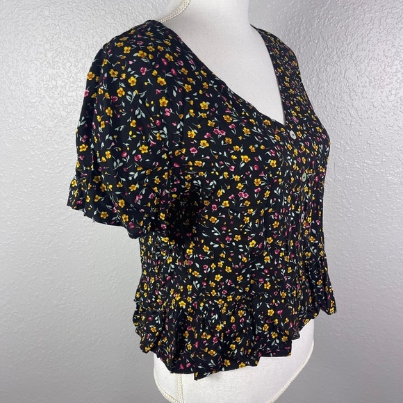 Beautiful Floral Top - Picture 7 of 8